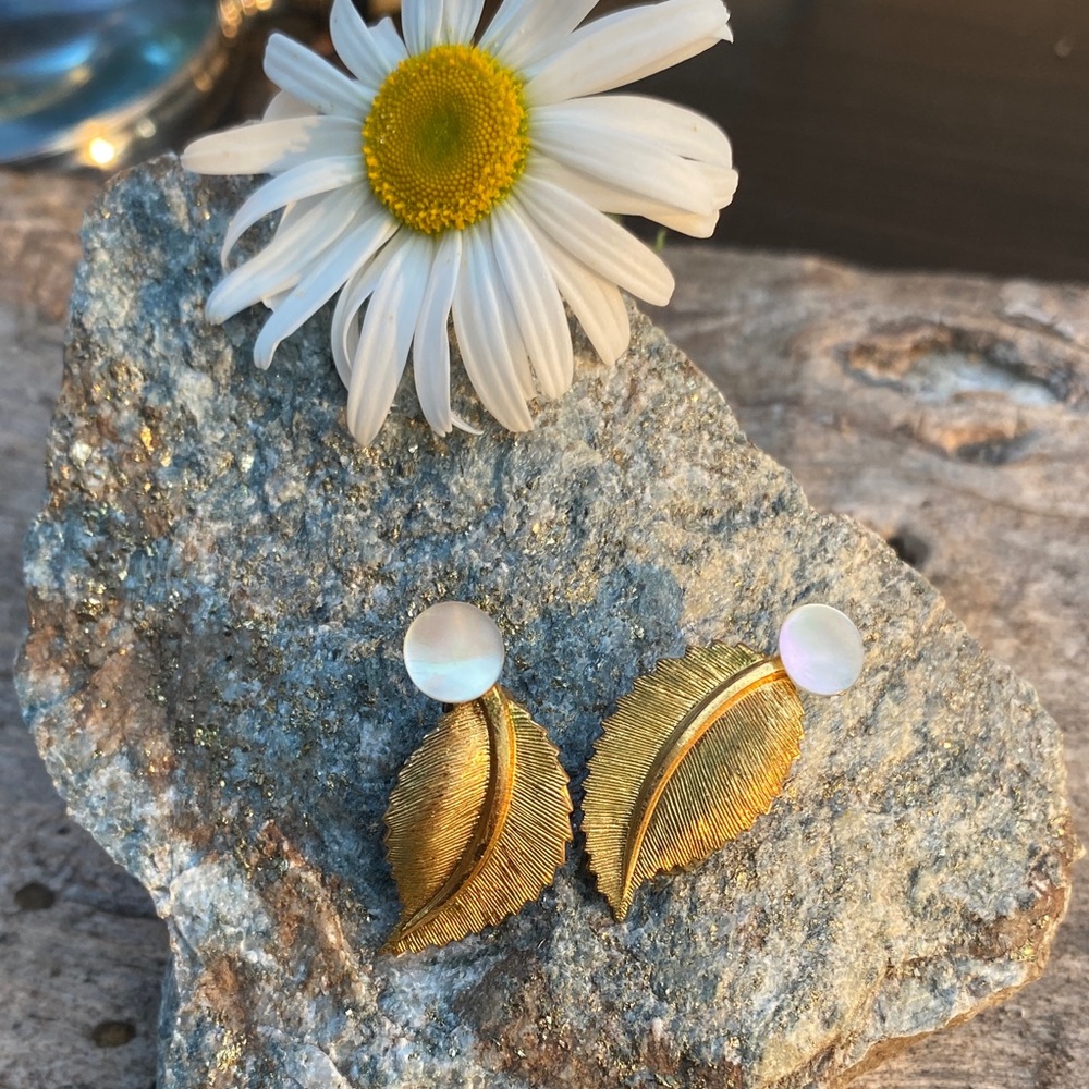 Vintage Gold Leaf clip earrings Earrings with mother pearl